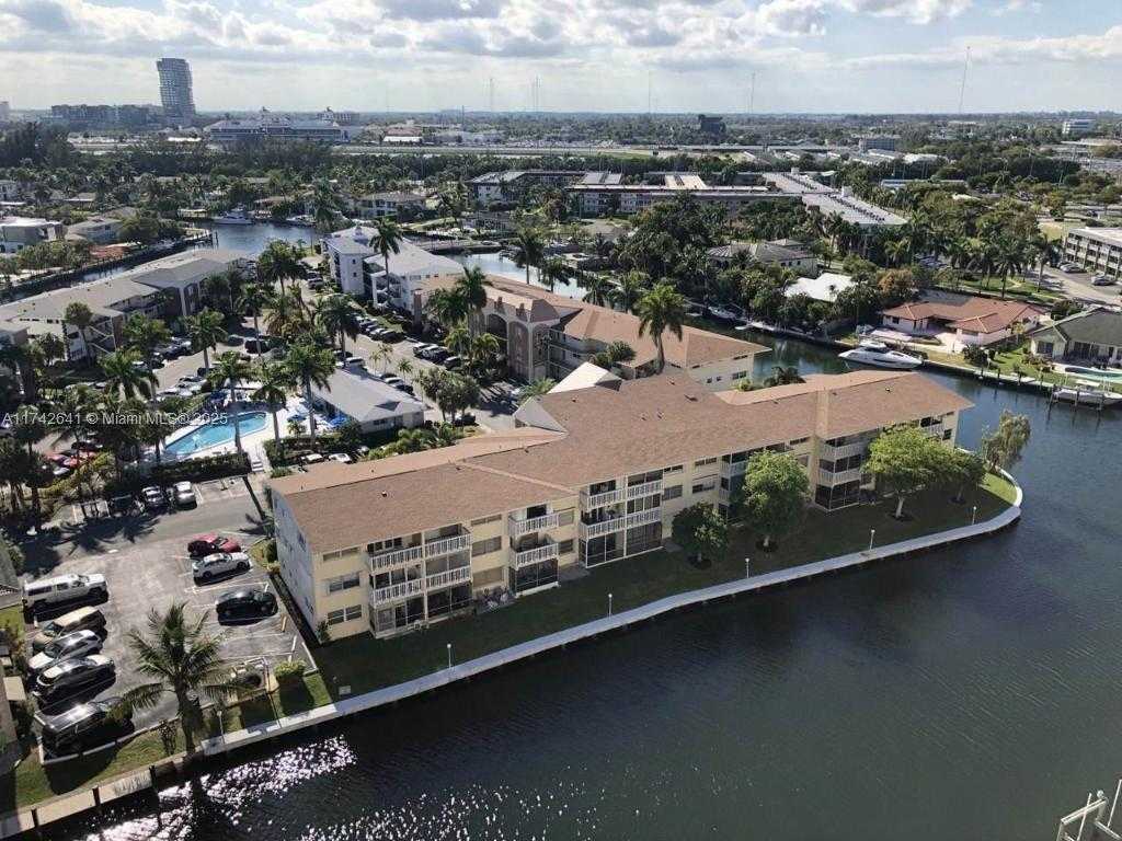 Small Image of 427 GOLDEN ISLES DR #15J, Hallandale Beach Number 3