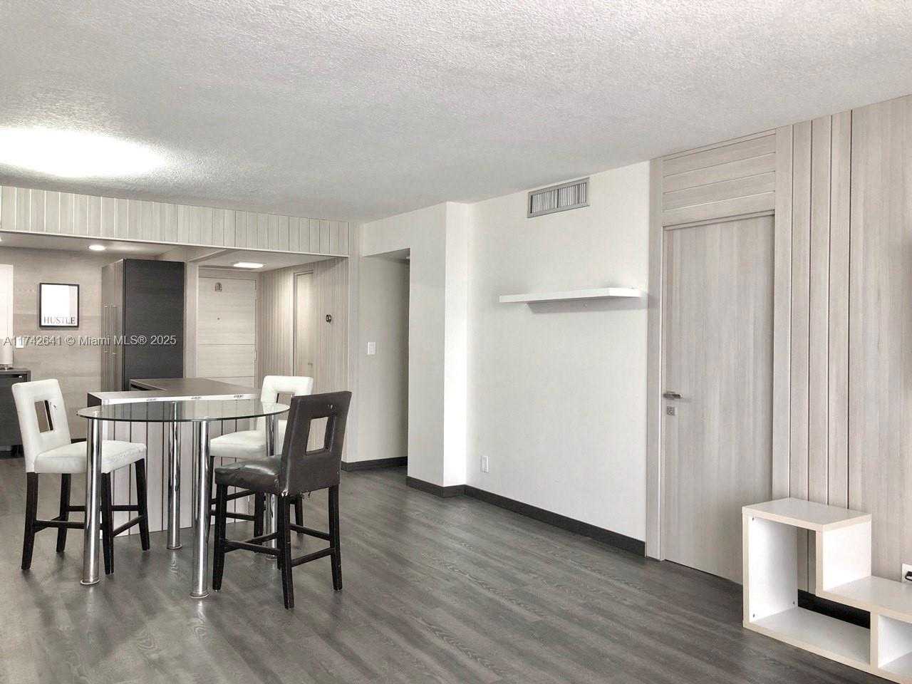 Small Image of 427 GOLDEN ISLES DR #15J, Hallandale Beach Number 30