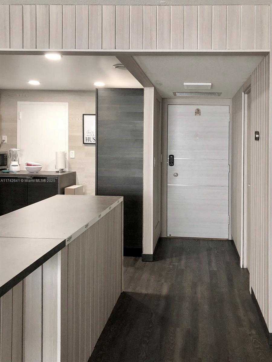 Small Image of 427 GOLDEN ISLES DR #15J, Hallandale Beach Number 32