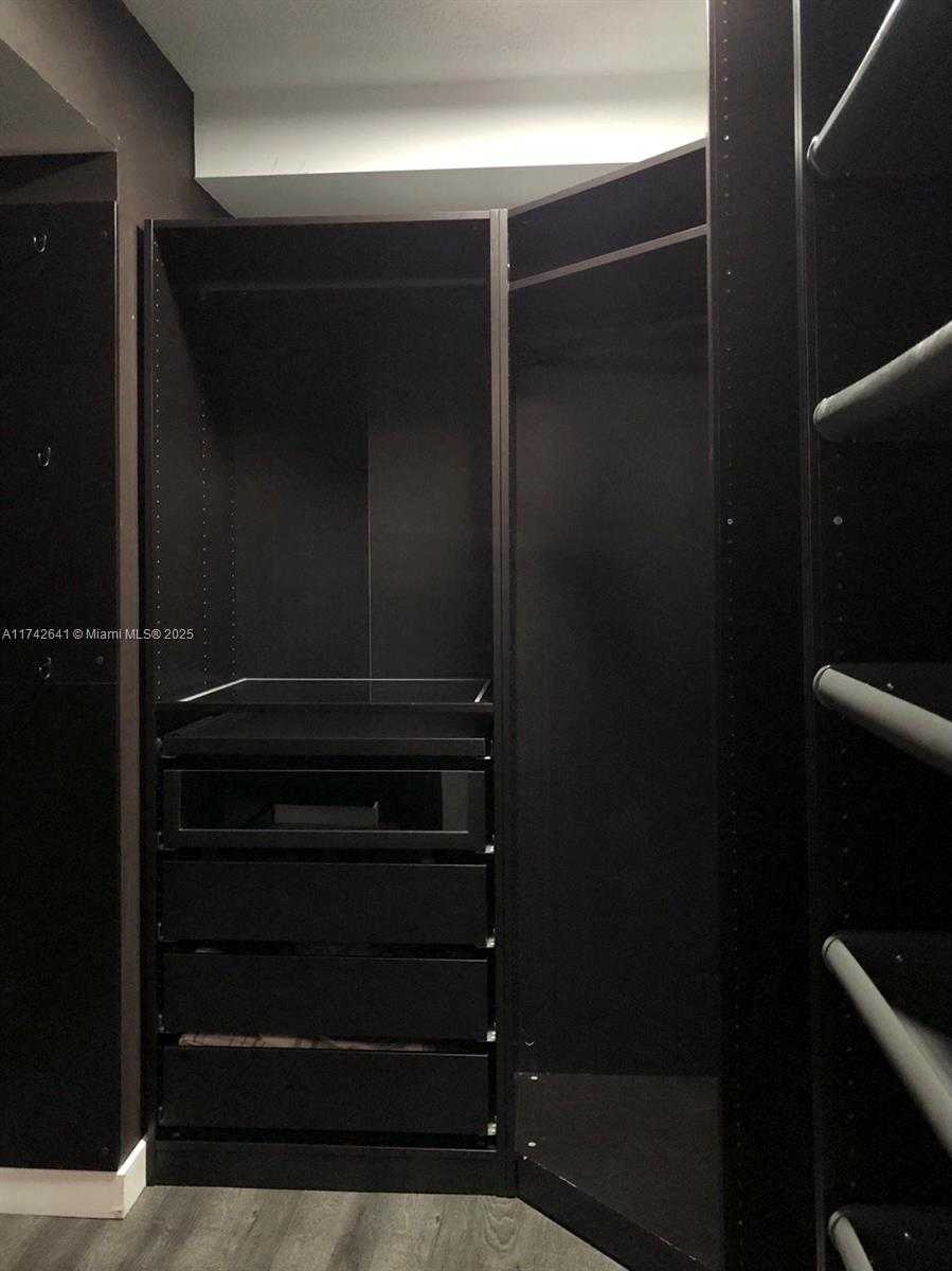 Small Image of 427 GOLDEN ISLES DR #15J, Hallandale Beach Number 36
