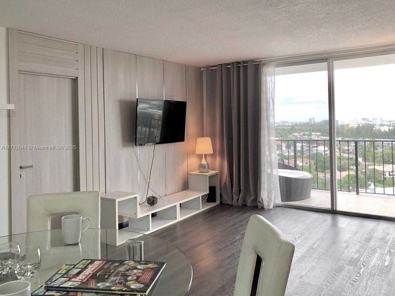 Small Image of 427 GOLDEN ISLES DR #15J, Hallandale Beach Number 38