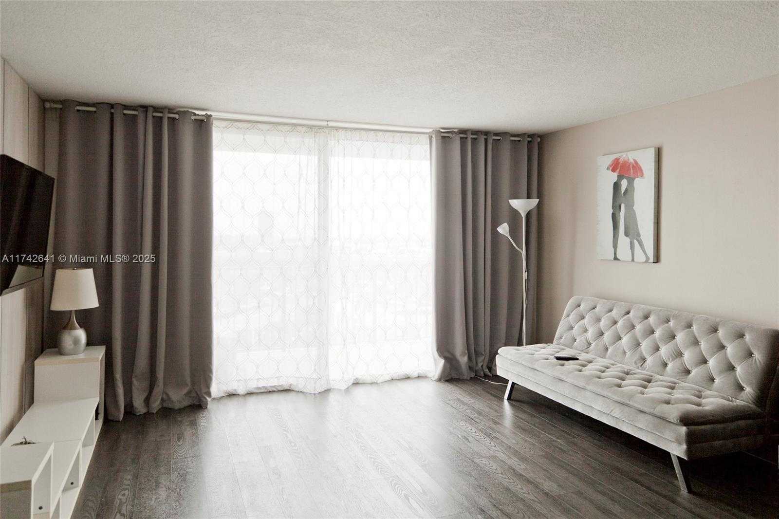Small Image of 427 GOLDEN ISLES DR #15J, Hallandale Beach Number 39