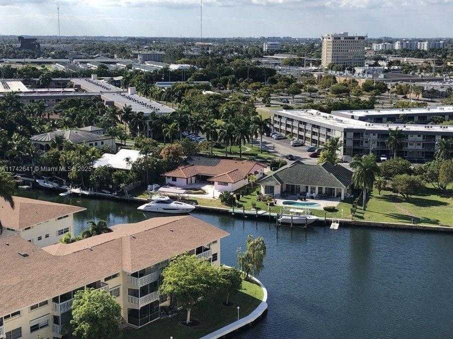 Small Image of 427 GOLDEN ISLES DR #15J, Hallandale Beach Number 5