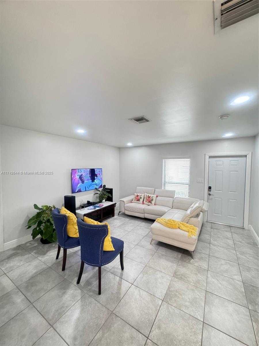Small Image of 11545 SOUTH WEST 109TH RD #25Z, Miami Number 8