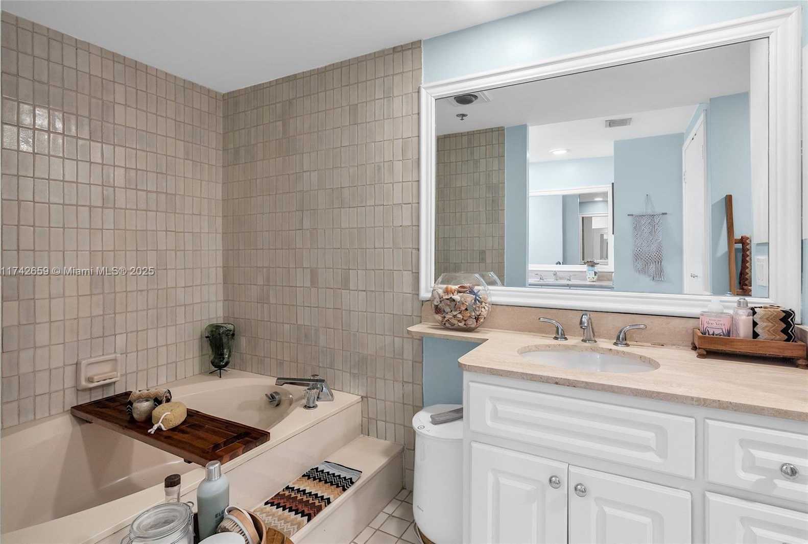 Small Image of 251 CRANDON BLVD #222, Key Biscayne Number 24