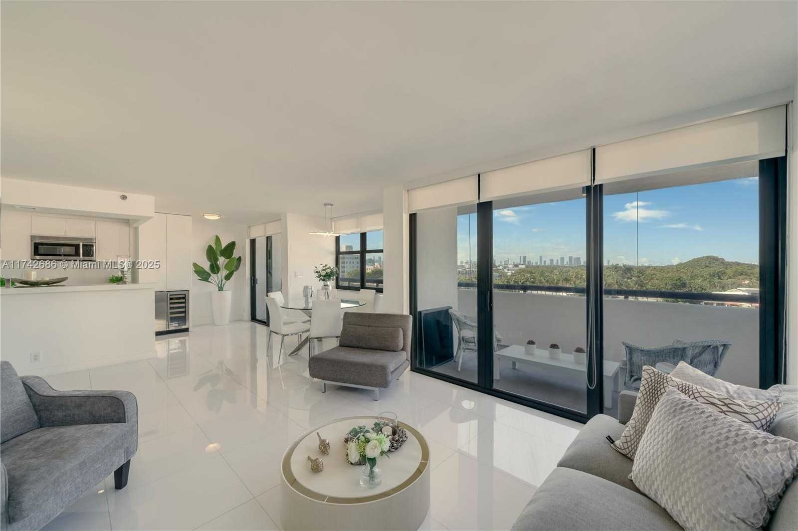 Small Image of 2555 COLLINS AVE #702, Miami Beach Number 13
