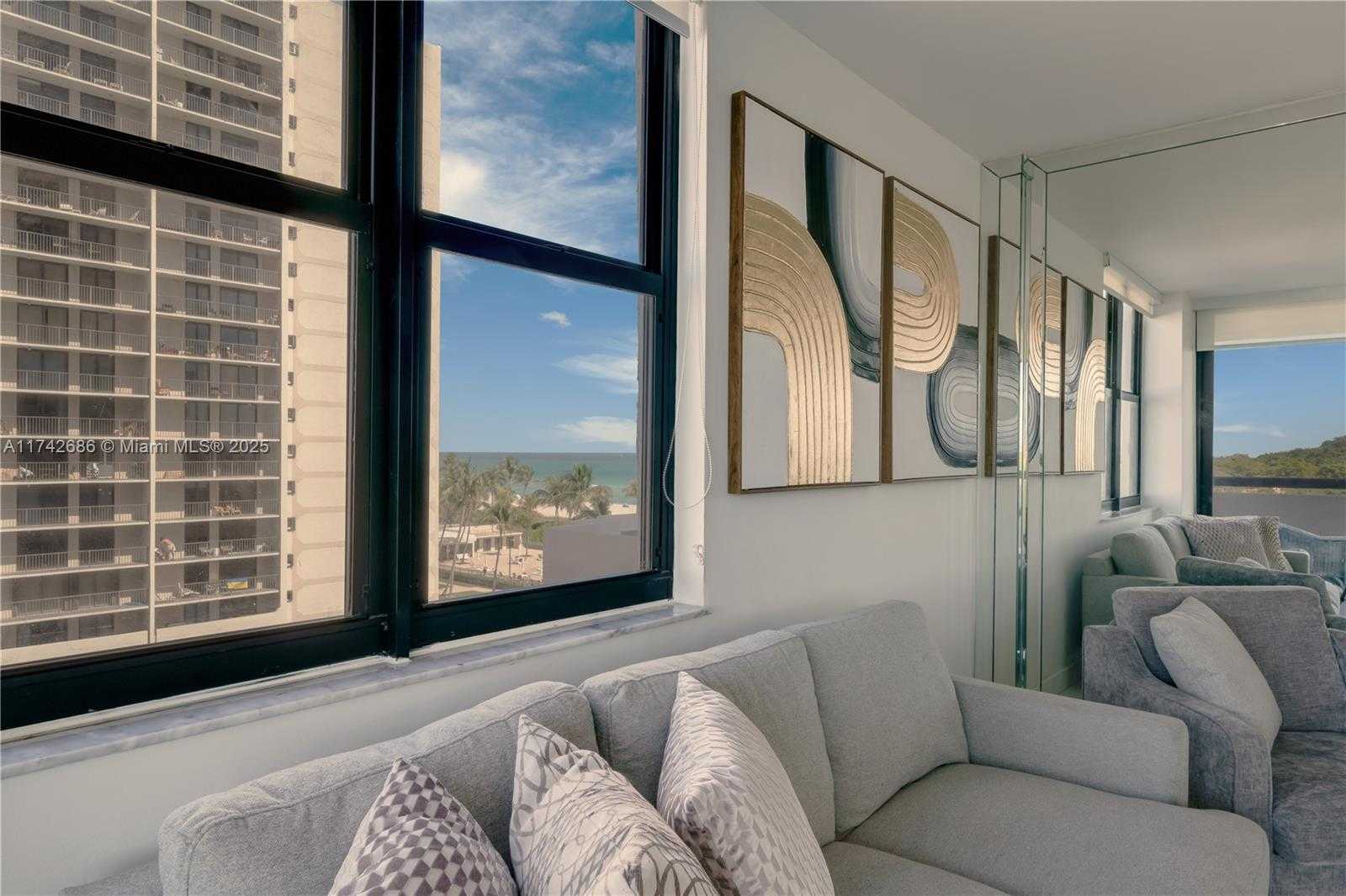 Small Image of 2555 COLLINS AVE #702, Miami Beach Number 14