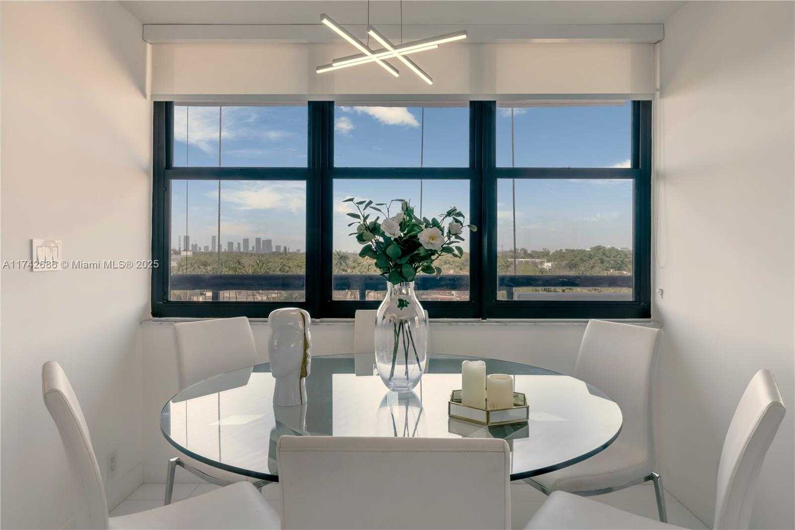 Small Image of 2555 COLLINS AVE #702, Miami Beach Number 15
