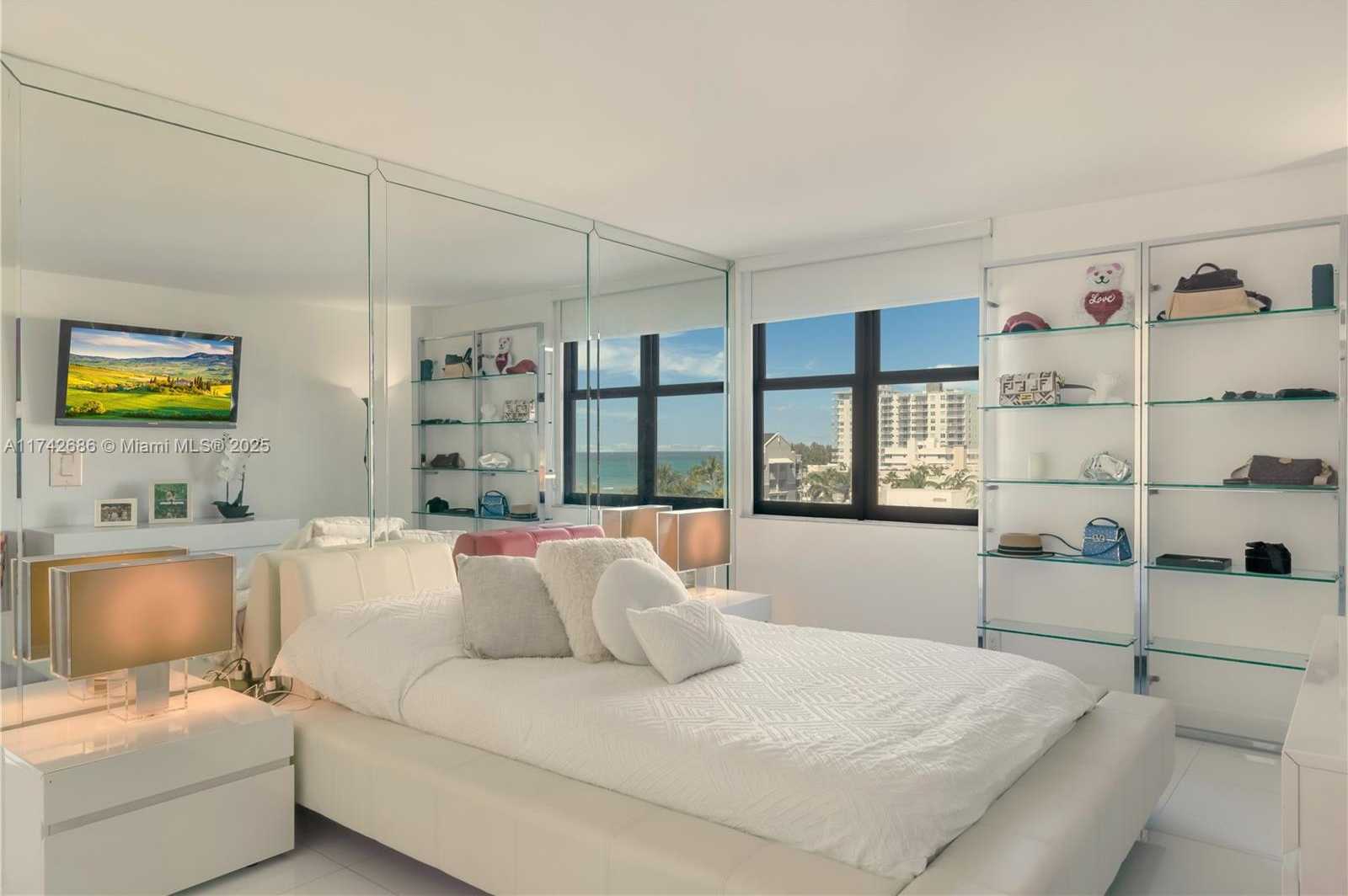 Small Image of 2555 COLLINS AVE #702, Miami Beach Number 19