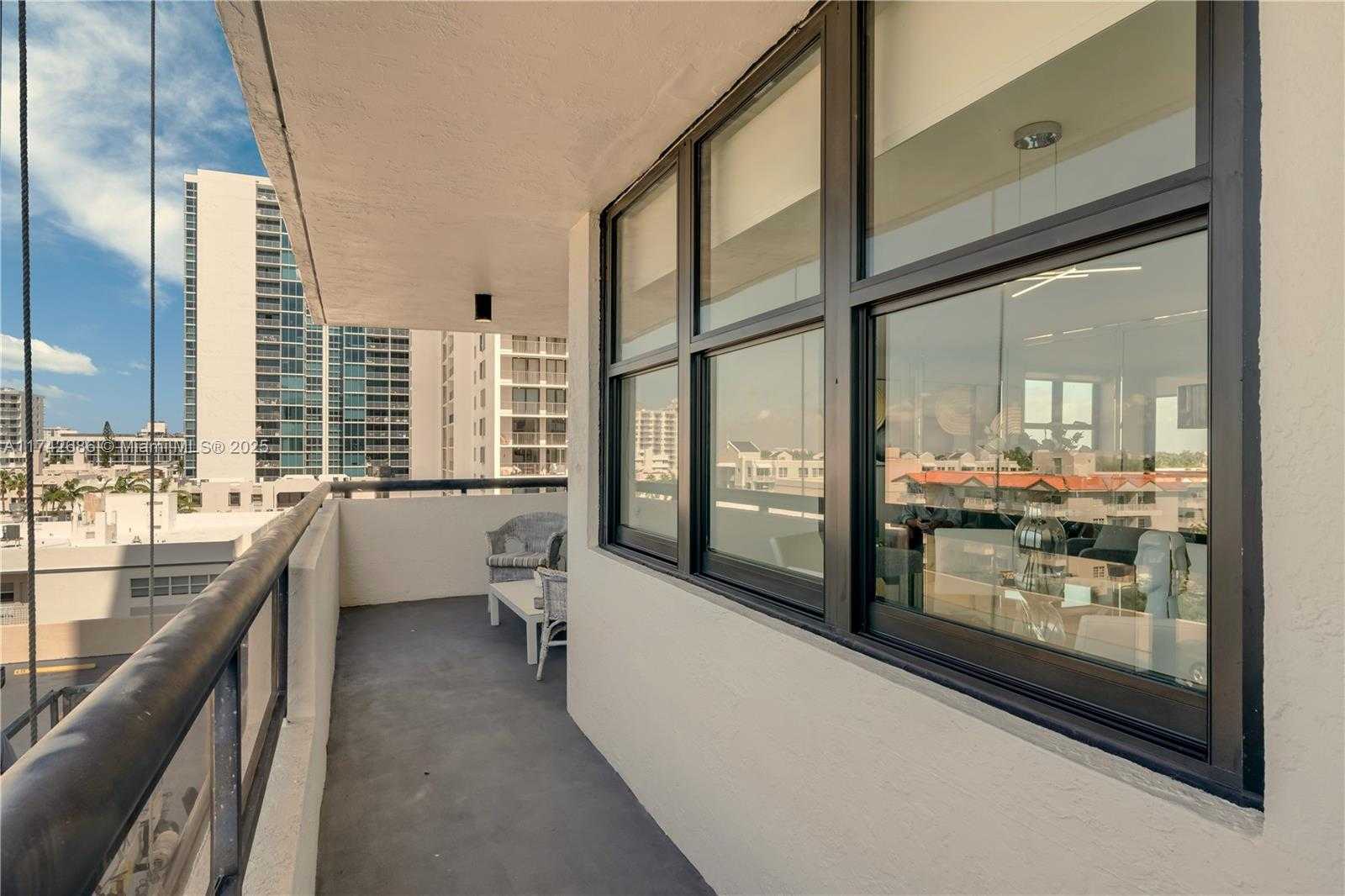 Small Image of 2555 COLLINS AVE #702, Miami Beach Number 21