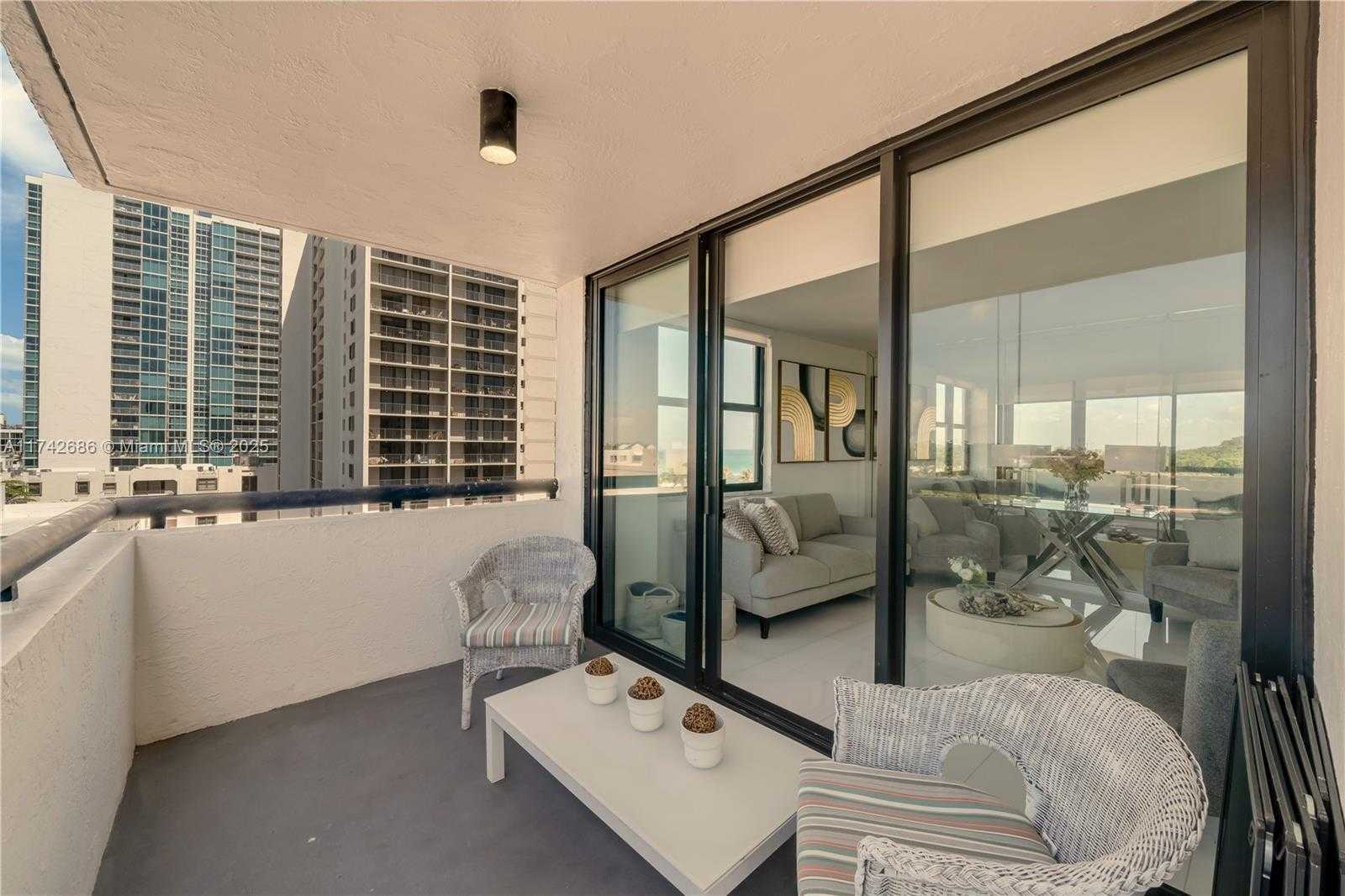 Small Image of 2555 COLLINS AVE #702, Miami Beach Number 22