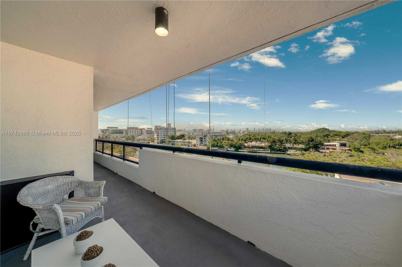 Small Image of 2555 COLLINS AVE #702, Miami Beach Number 23