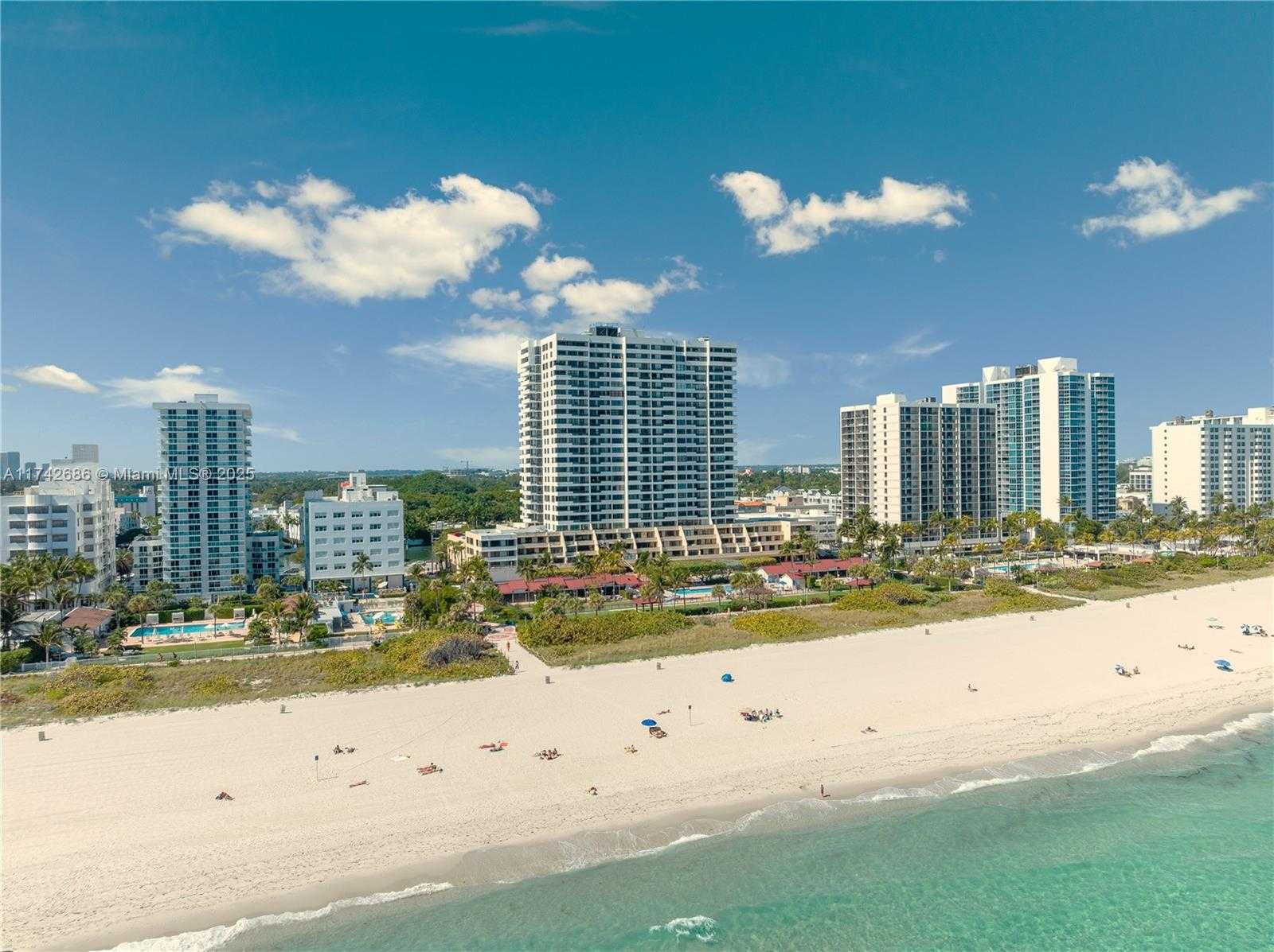 Small Image of 2555 COLLINS AVE #702, Miami Beach Number 3