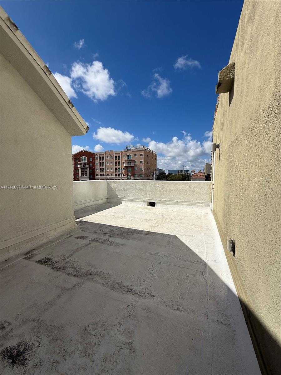 Small Image of 3180 SOUTH WEST 22ND TER #TLL1, Miami Number 64