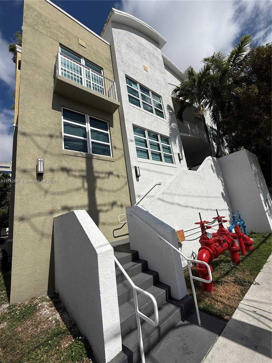 Small Image of 3180 SOUTH WEST 22ND TER #TLL1, Miami Number 70
