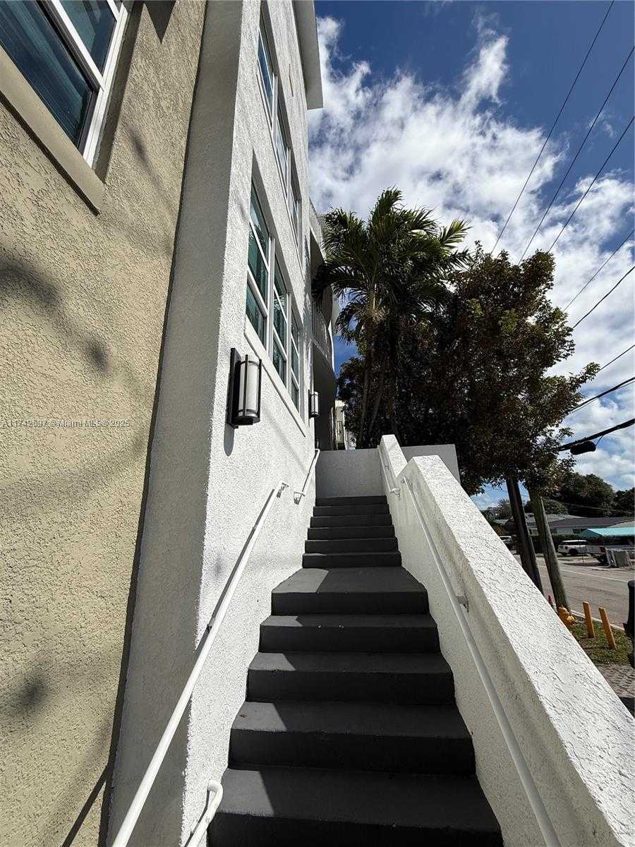 Small Image of 3180 SOUTH WEST 22ND TER #TLL1, Miami Number 72
