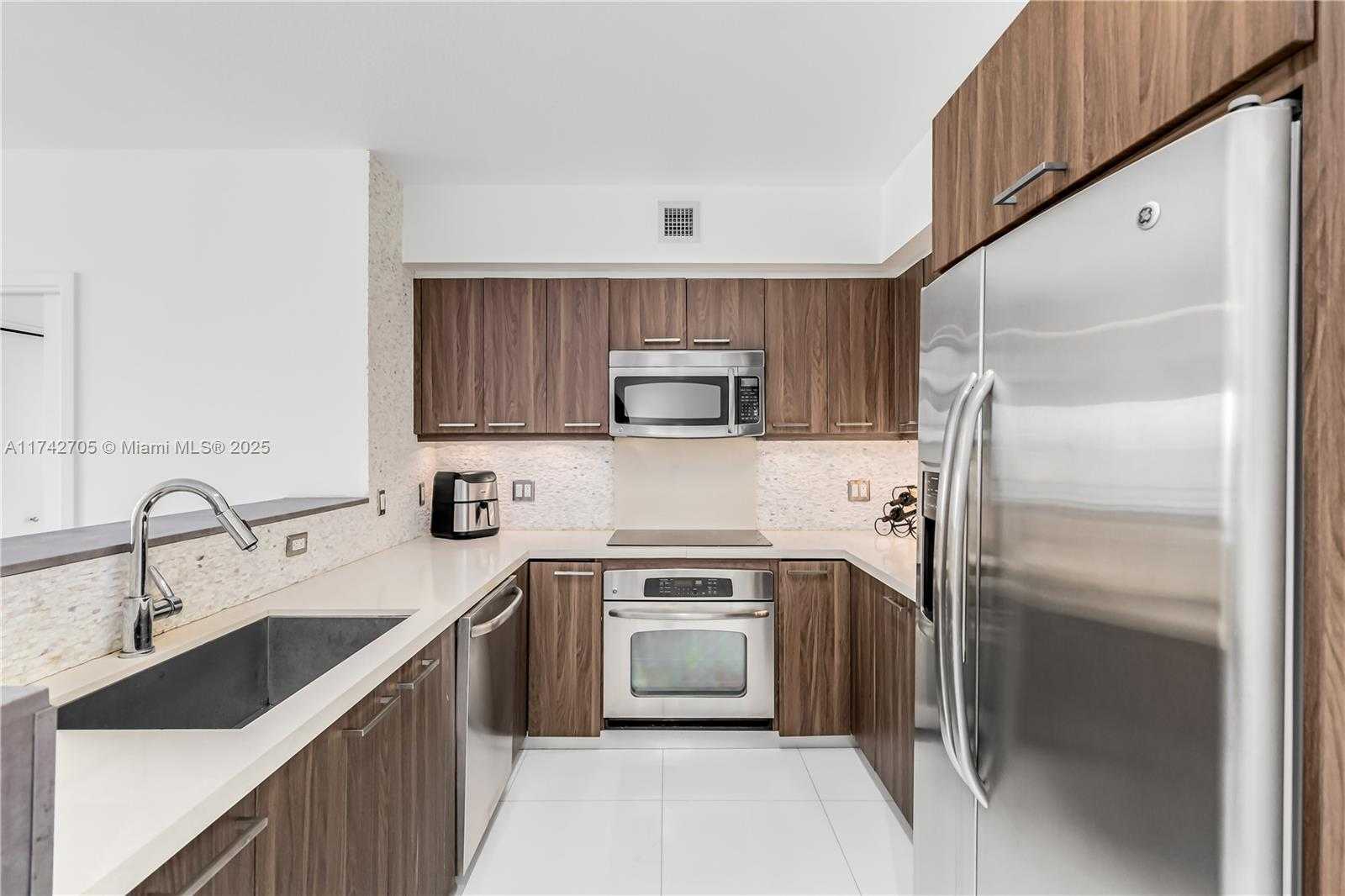 Small Image of 325 SOUTH BISCAYNE BLVD #1415, Miami Number 10