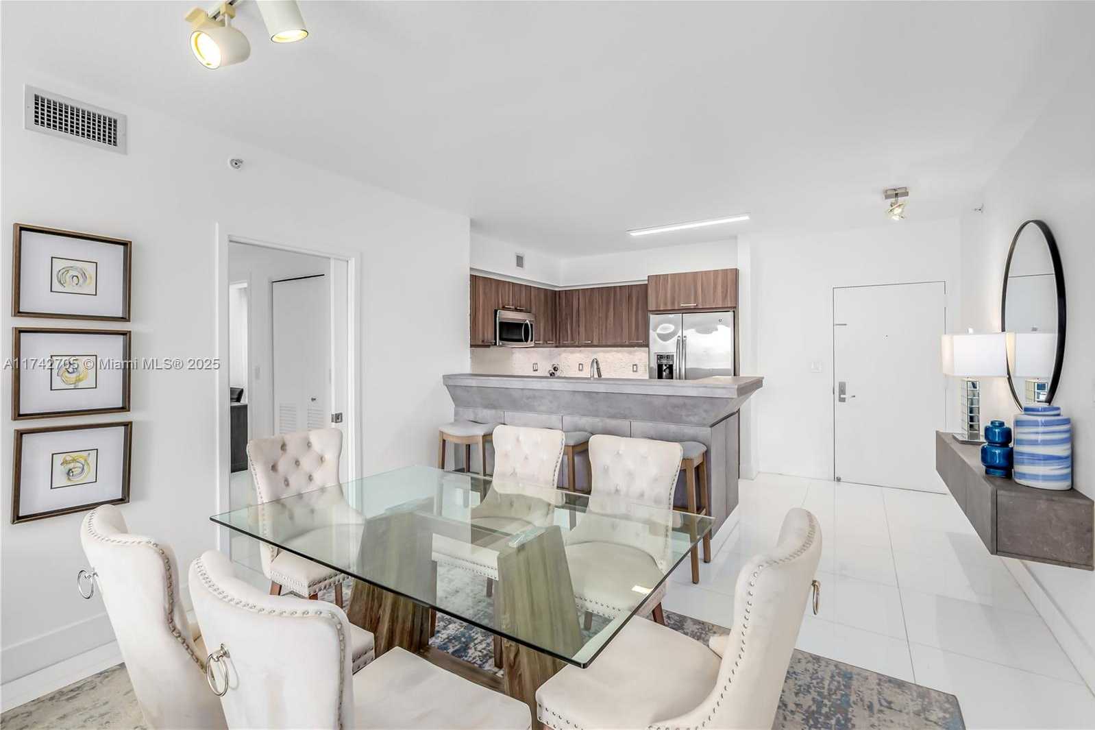 Small Image of 325 SOUTH BISCAYNE BLVD #1415, Miami Number 13