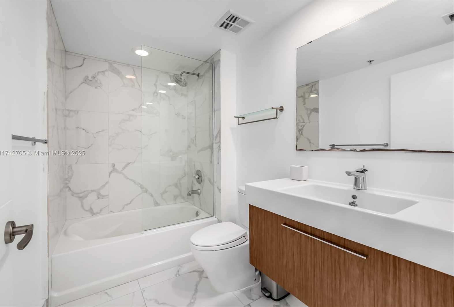 Small Image of 325 SOUTH BISCAYNE BLVD #1415, Miami Number 18