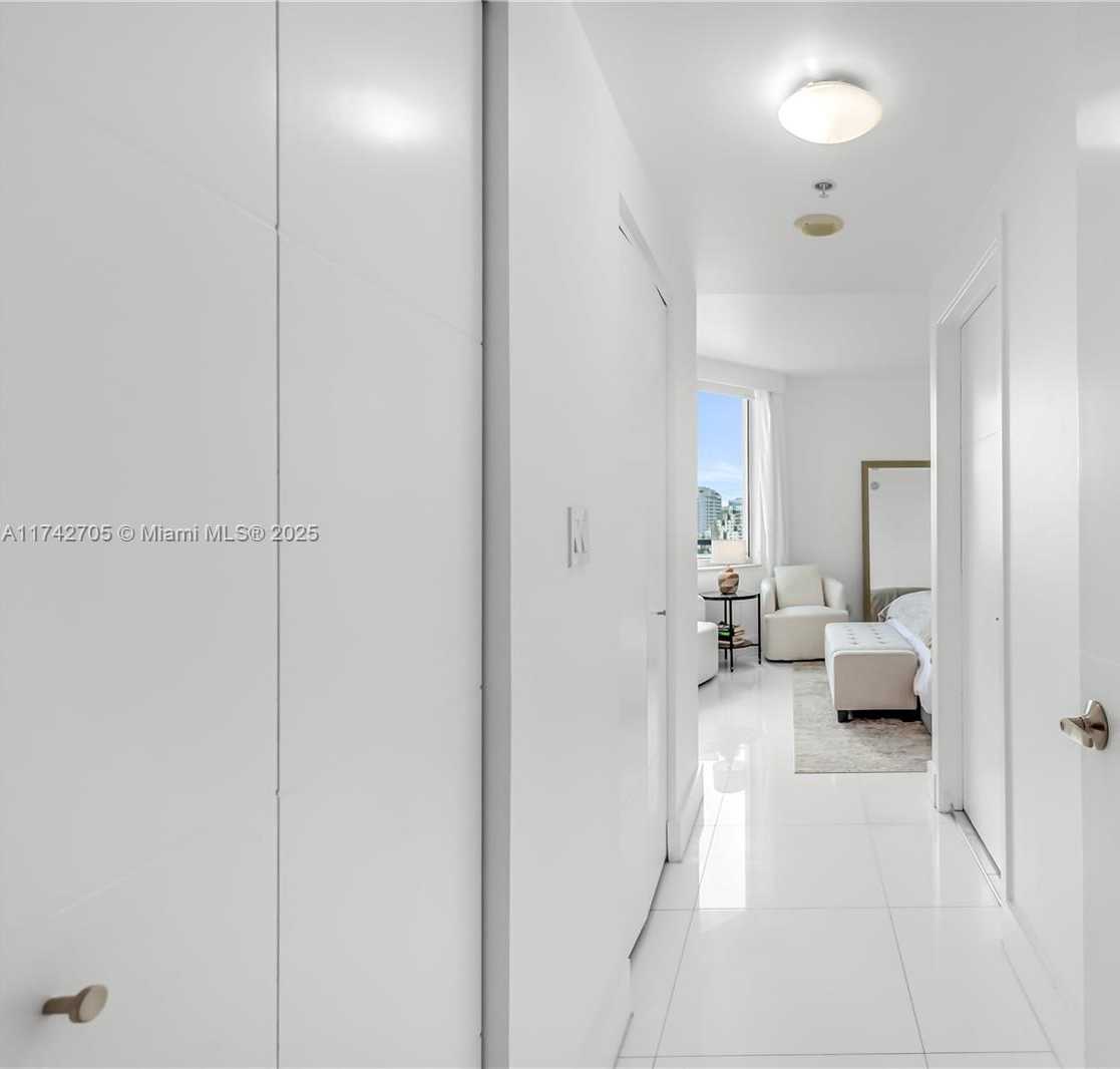 Small Image of 325 SOUTH BISCAYNE BLVD #1415, Miami Number 19