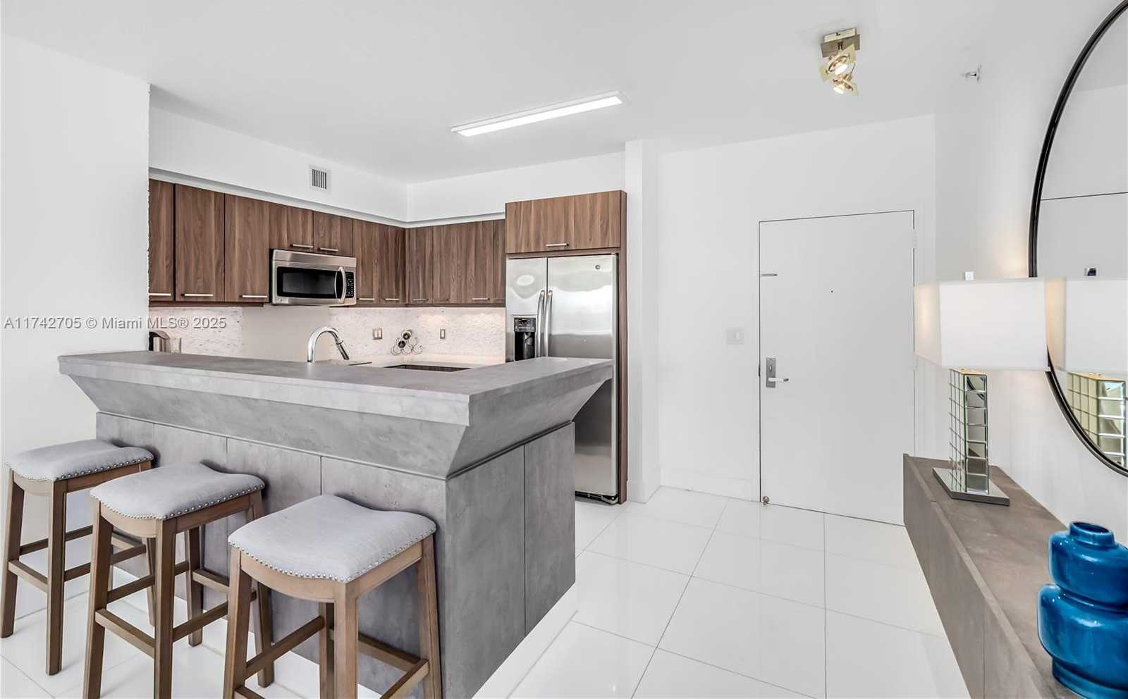 Small Image of 325 SOUTH BISCAYNE BLVD #1415, Miami Number 2