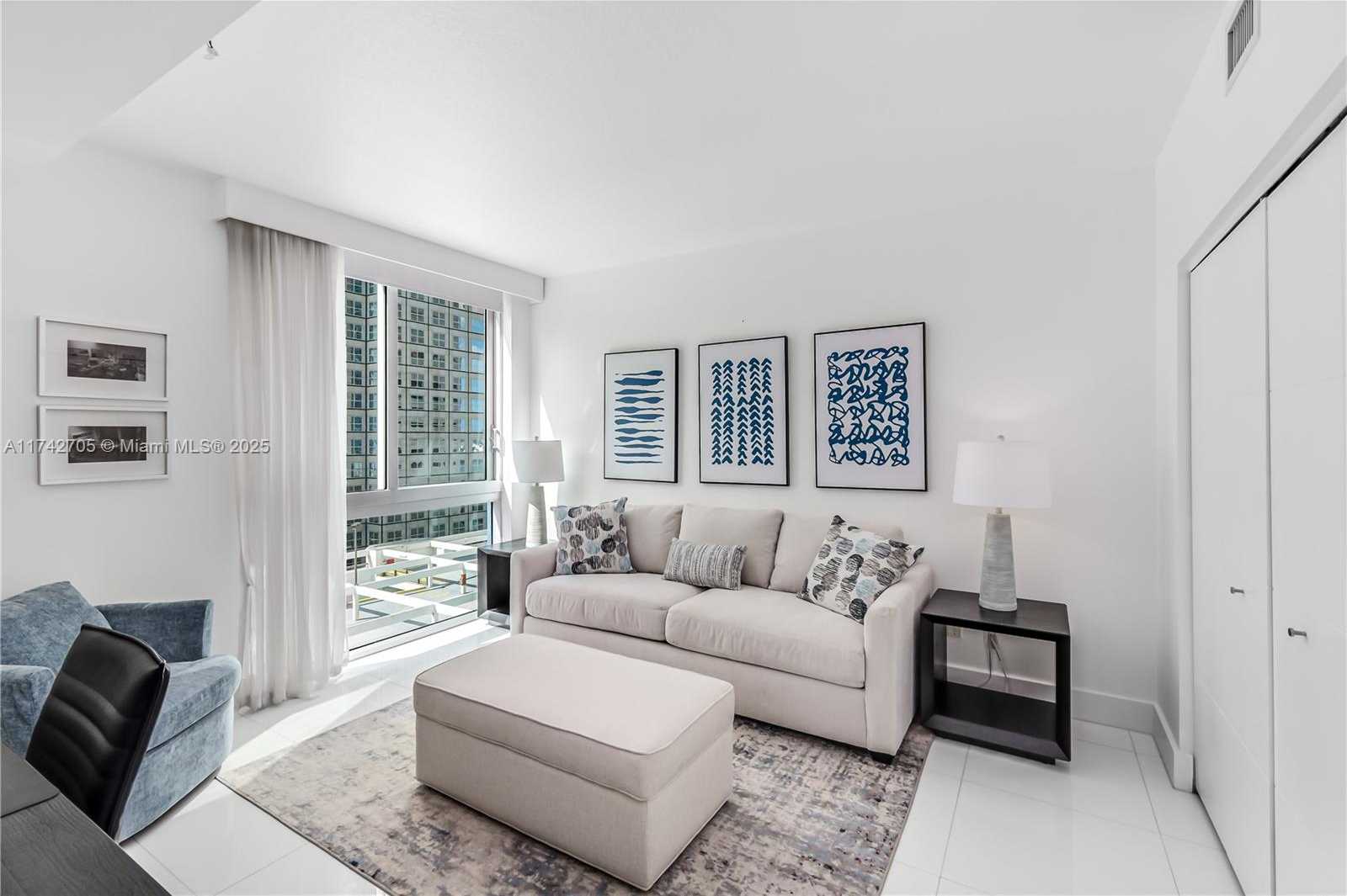 Small Image of 325 SOUTH BISCAYNE BLVD #1415, Miami Number 20