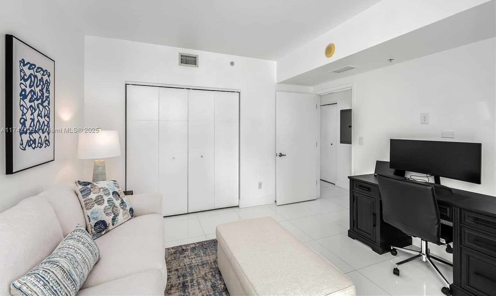 Small Image of 325 SOUTH BISCAYNE BLVD #1415, Miami Number 21