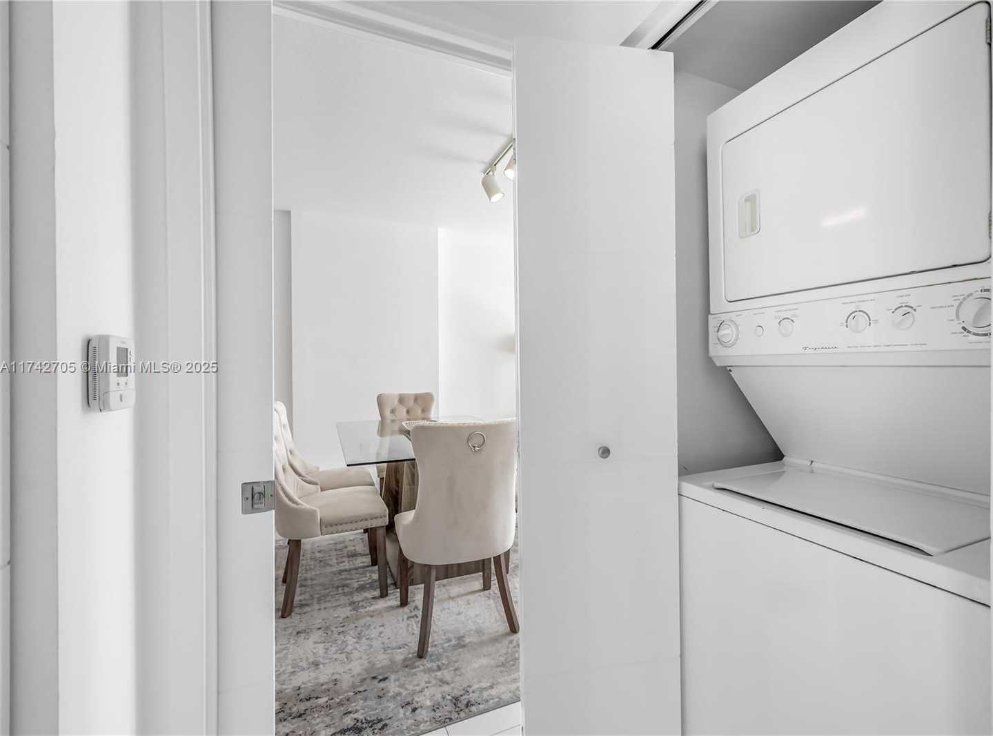 Small Image of 325 SOUTH BISCAYNE BLVD #1415, Miami Number 22