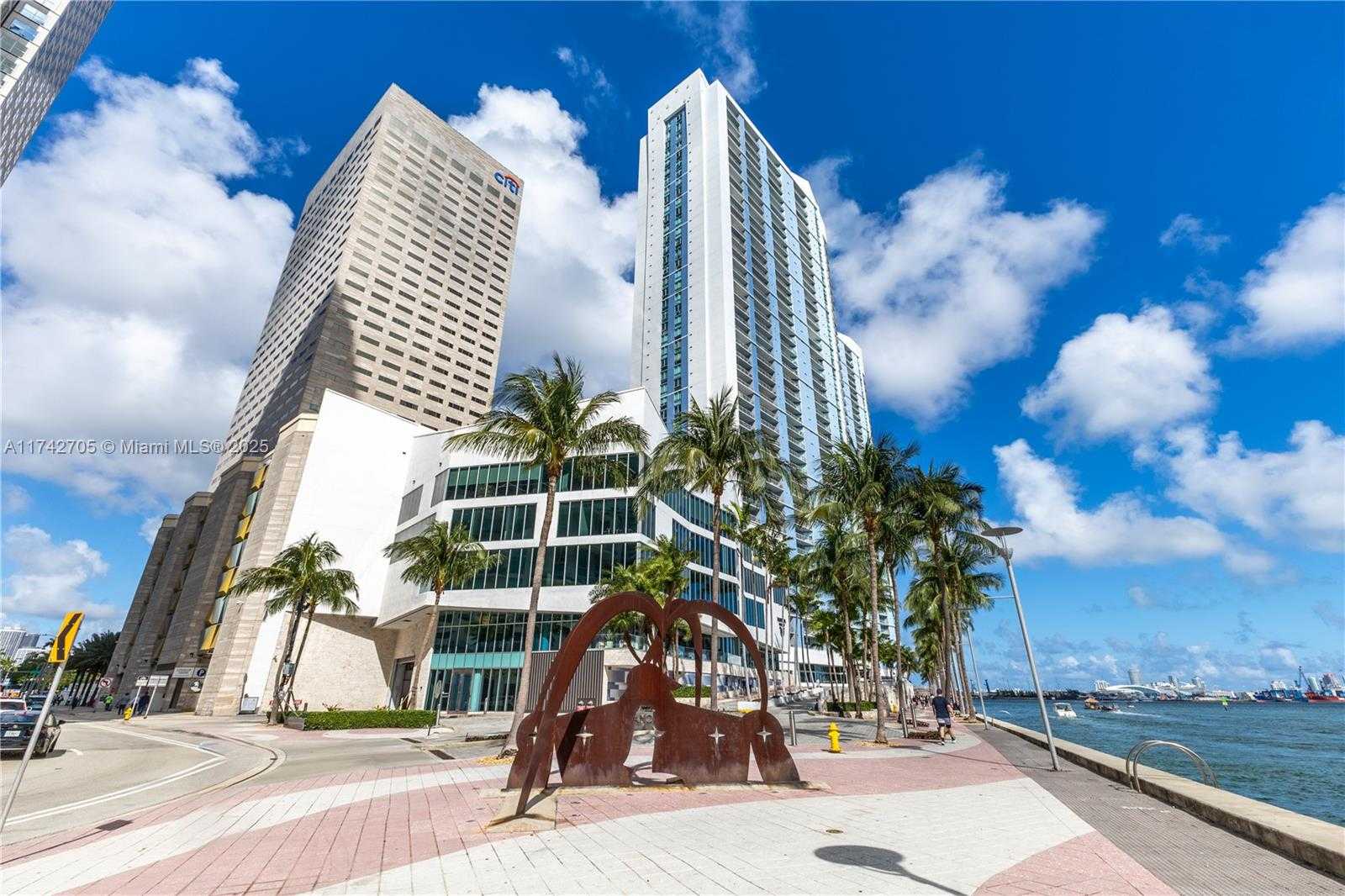 Small Image of 325 SOUTH BISCAYNE BLVD #1415, Miami Number 25