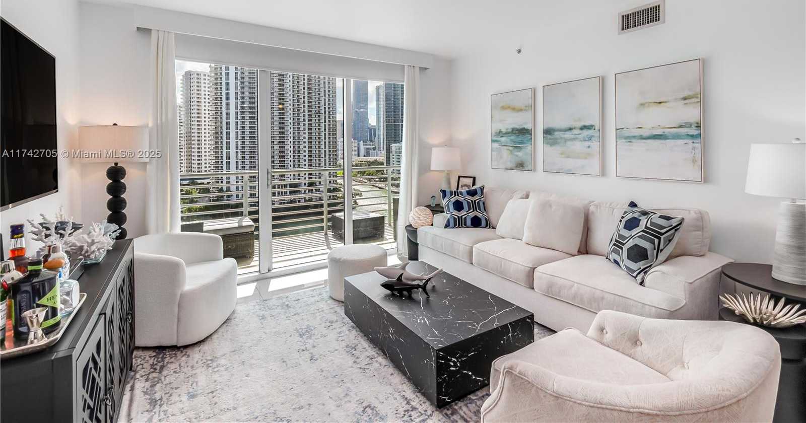 Small Image of 325 SOUTH BISCAYNE BLVD #1415, Miami Number 3