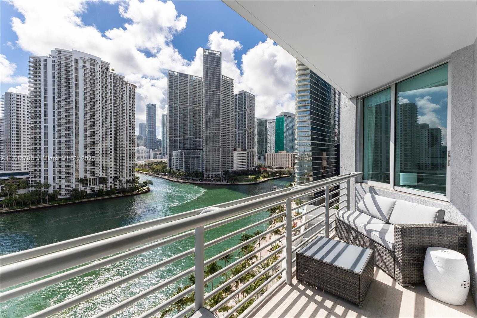 Small Image of 325 SOUTH BISCAYNE BLVD #1415, Miami Number 4
