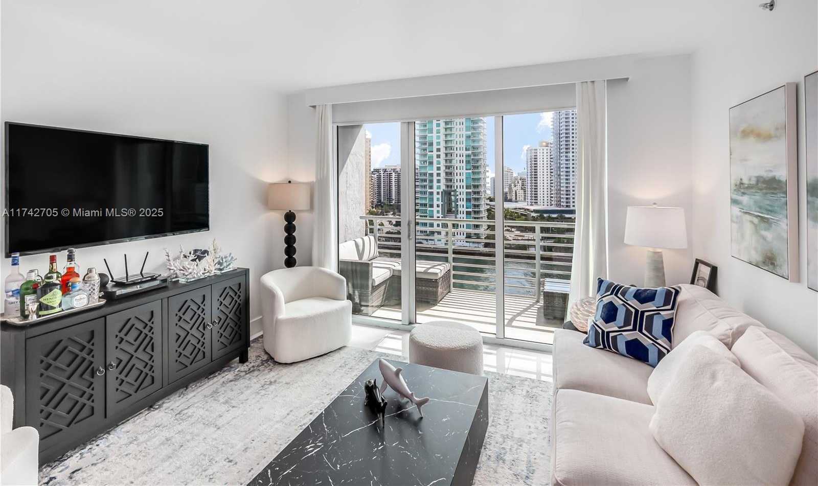 Small Image of 325 SOUTH BISCAYNE BLVD #1415, Miami Number 7