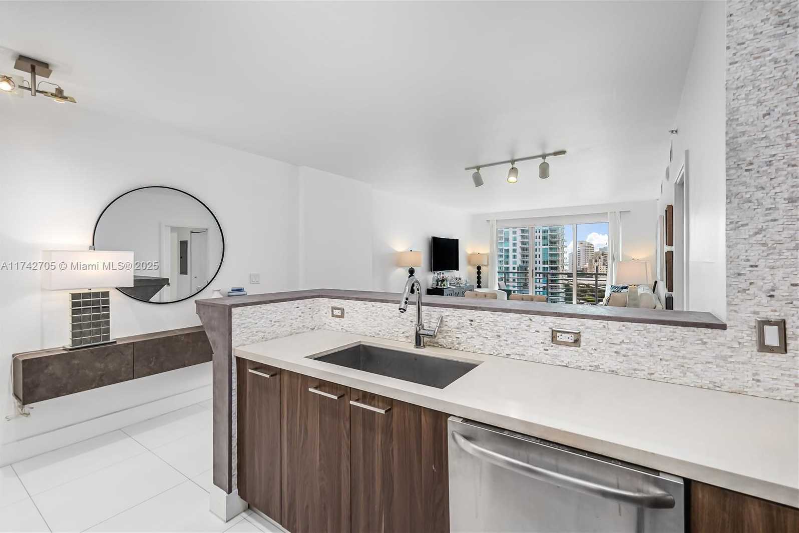 Small Image of 325 SOUTH BISCAYNE BLVD #1415, Miami Number 8