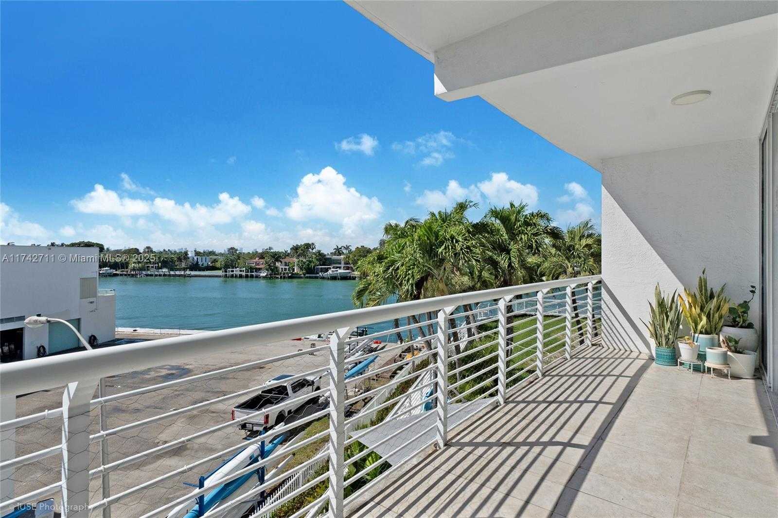 Small Image of 6580 INDIAN CREEK DR #304, Miami Beach Number 17