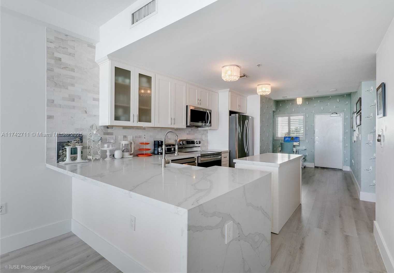 Small Image of 6580 INDIAN CREEK DR #304, Miami Beach Number 4