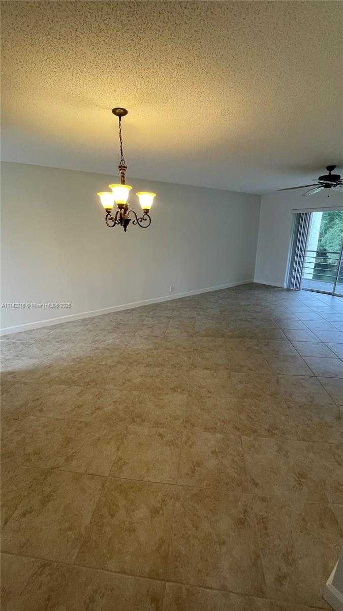 Small Image of 110 LAKE MERYL DR #216, West Palm Beach Number 10
