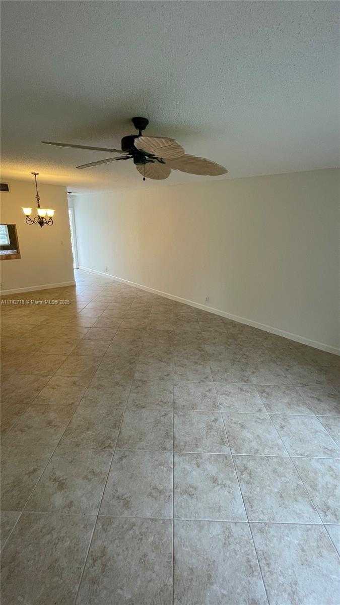 Small Image of 110 LAKE MERYL DR #216, West Palm Beach Number 11