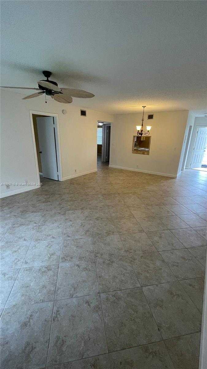 Small Image of 110 LAKE MERYL DR #216, West Palm Beach Number 12