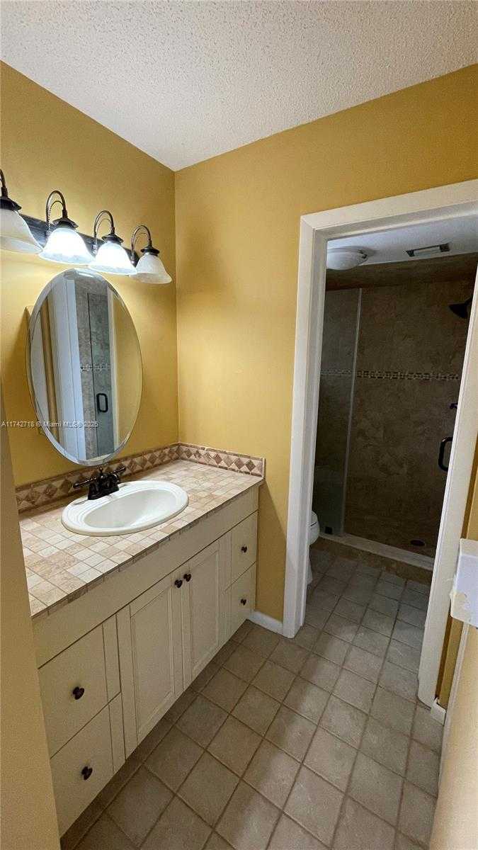 Small Image of 110 LAKE MERYL DR #216, West Palm Beach Number 16
