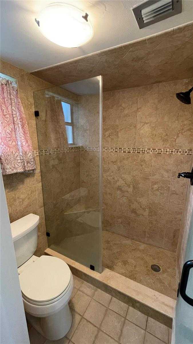 Small Image of 110 LAKE MERYL DR #216, West Palm Beach Number 17