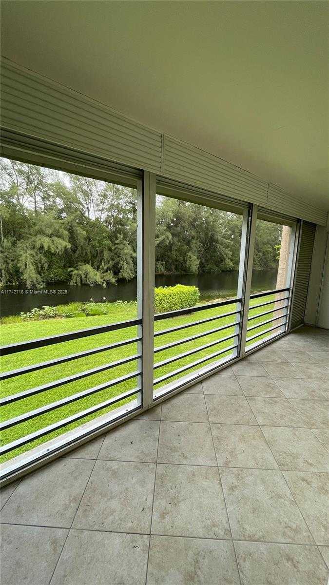 Small Image of 110 LAKE MERYL DR #216, West Palm Beach Number 23