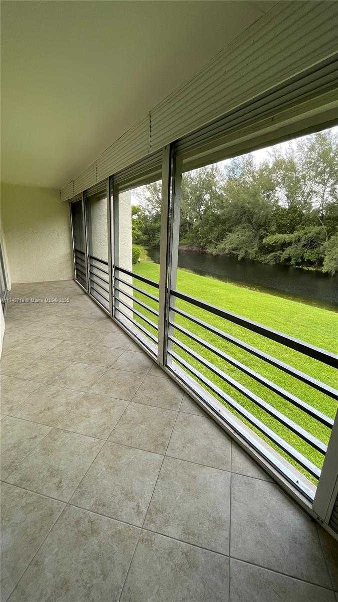 Small Image of 110 LAKE MERYL DR #216, West Palm Beach Number 24