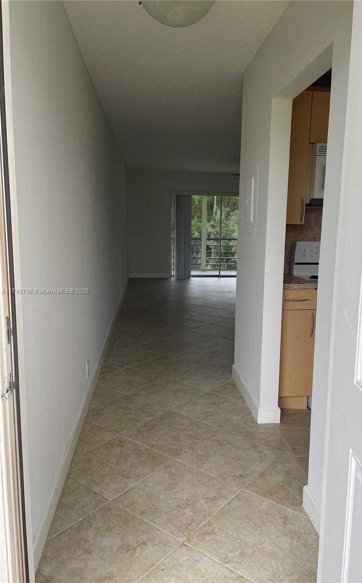 Small Image of 110 LAKE MERYL DR #216, West Palm Beach Number 3