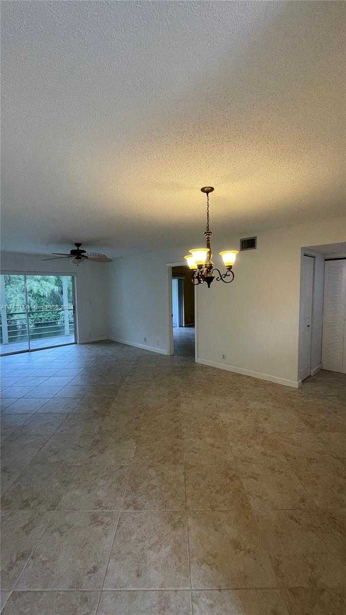 Small Image of 110 LAKE MERYL DR #216, West Palm Beach Number 8