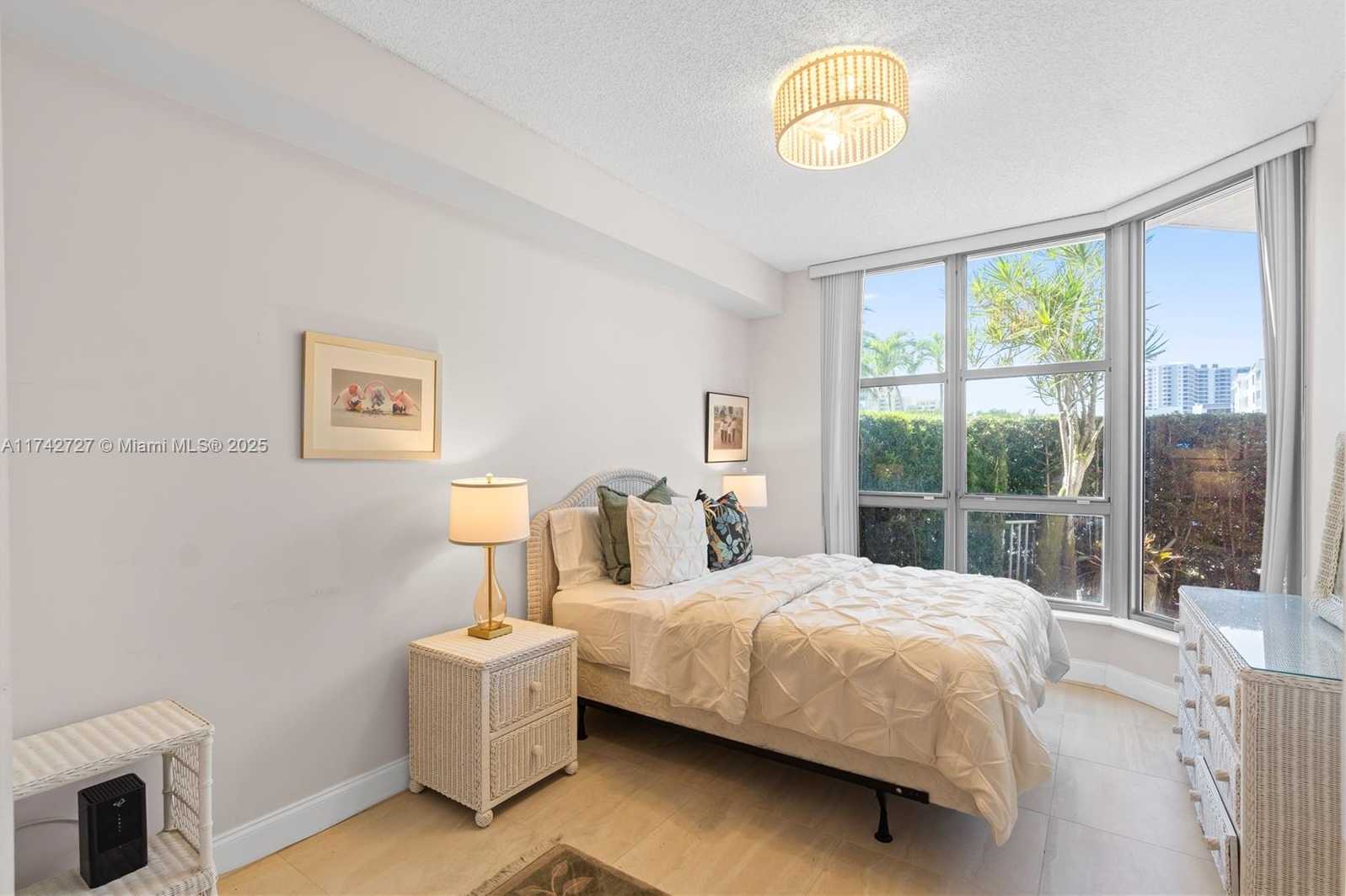 Small Image of 3530 MYSTIC POINTE DR #102, Aventura Number 17