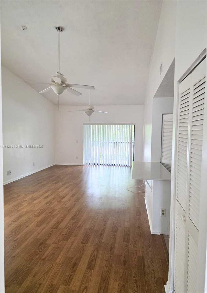 Small Image of 9633 RIVERSIDE DR #E5, Coral Springs Number 3
