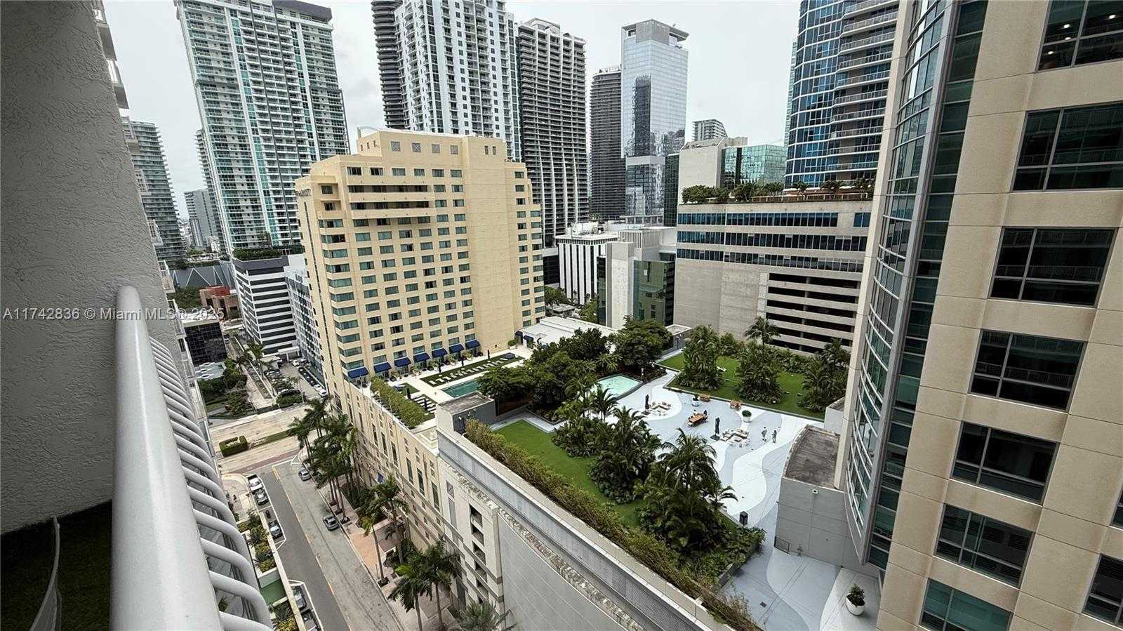 Small Image of 1200 BRICKELL BAY DR #2216, Miami Number 11