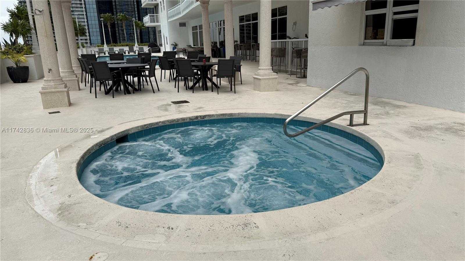 Small Image of 1200 BRICKELL BAY DR #2216, Miami Number 14