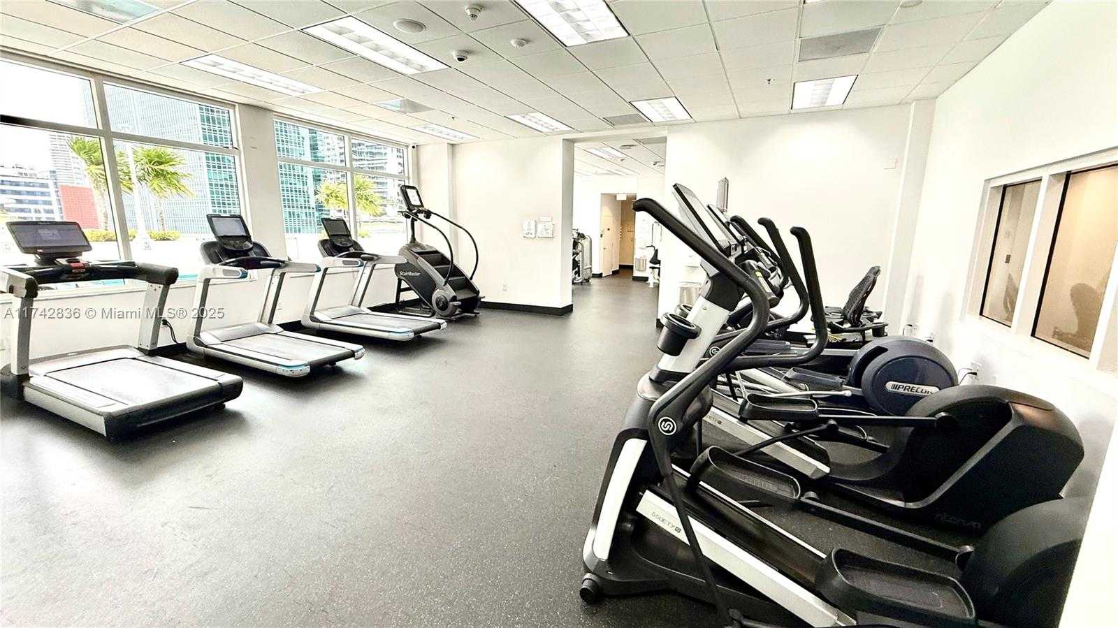 Small Image of 1200 BRICKELL BAY DR #2216, Miami Number 17