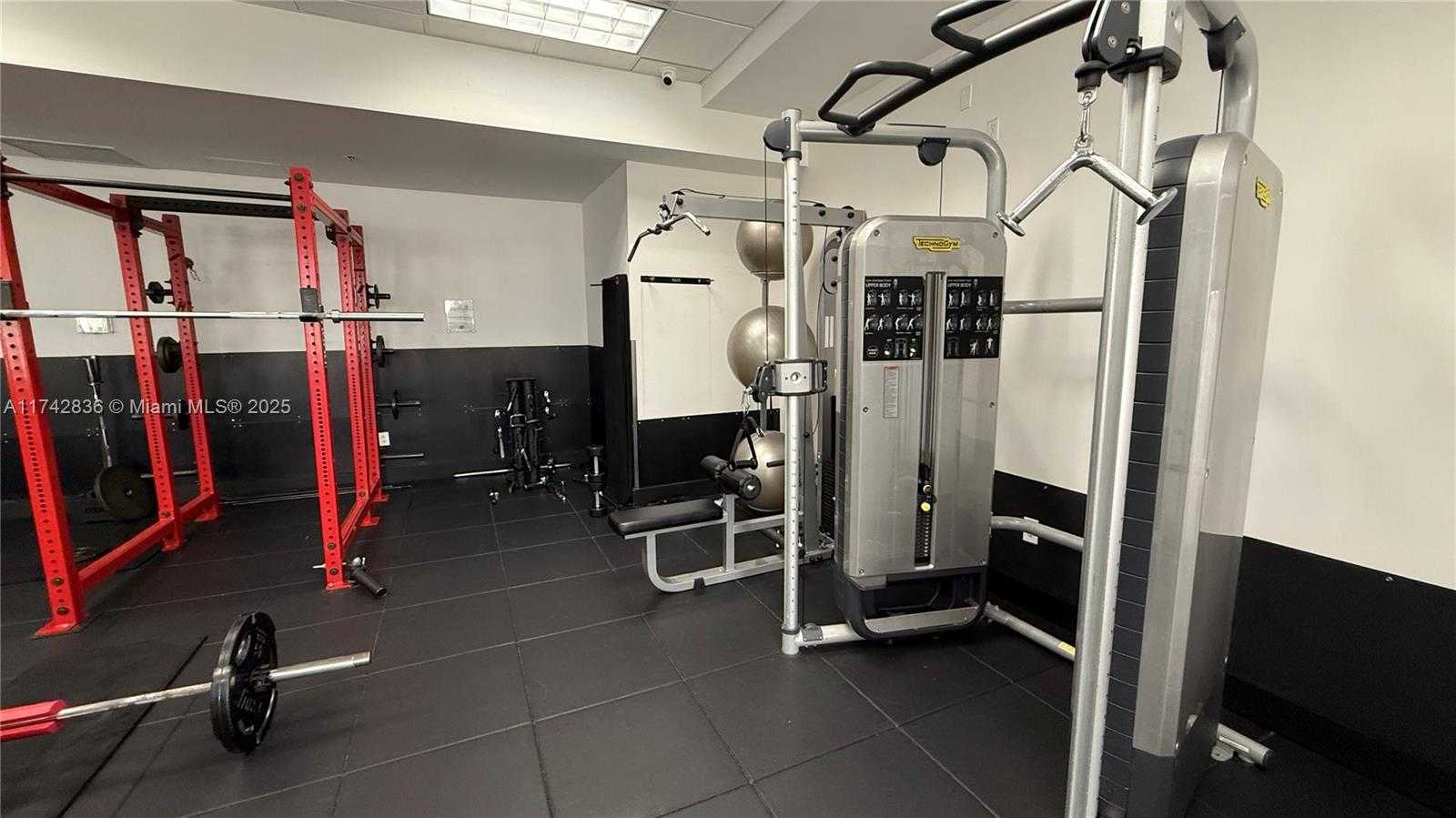 Small Image of 1200 BRICKELL BAY DR #2216, Miami Number 18